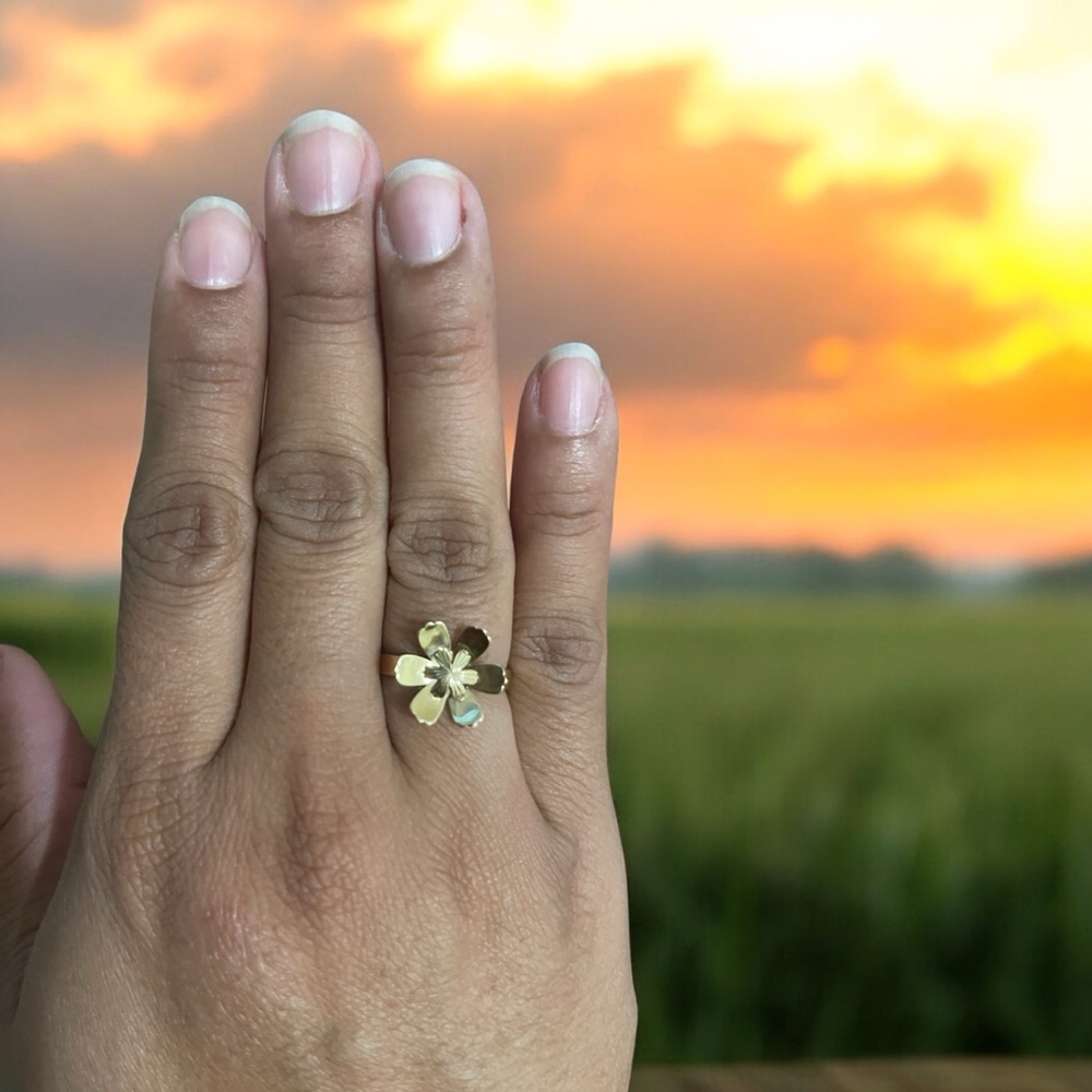 14k gold flower ring size 7 brand new with tags, !beautiful!